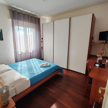 Stanza Maggiore Parma Buitenkant foto